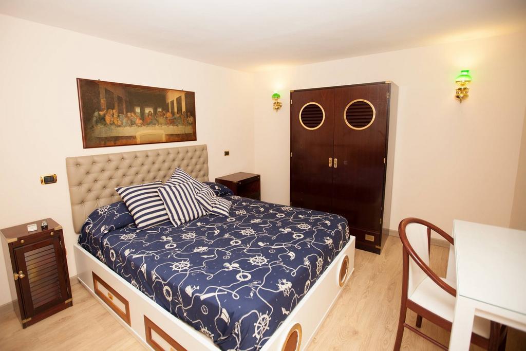 Hotel Ausonia نابولي المظهر الخارجي الصورة