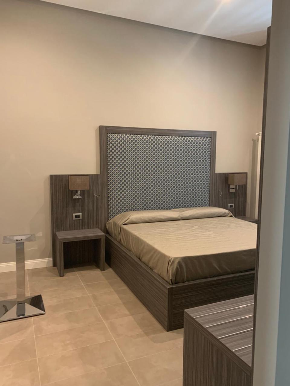 Hotel Ausonia نابولي المظهر الخارجي الصورة