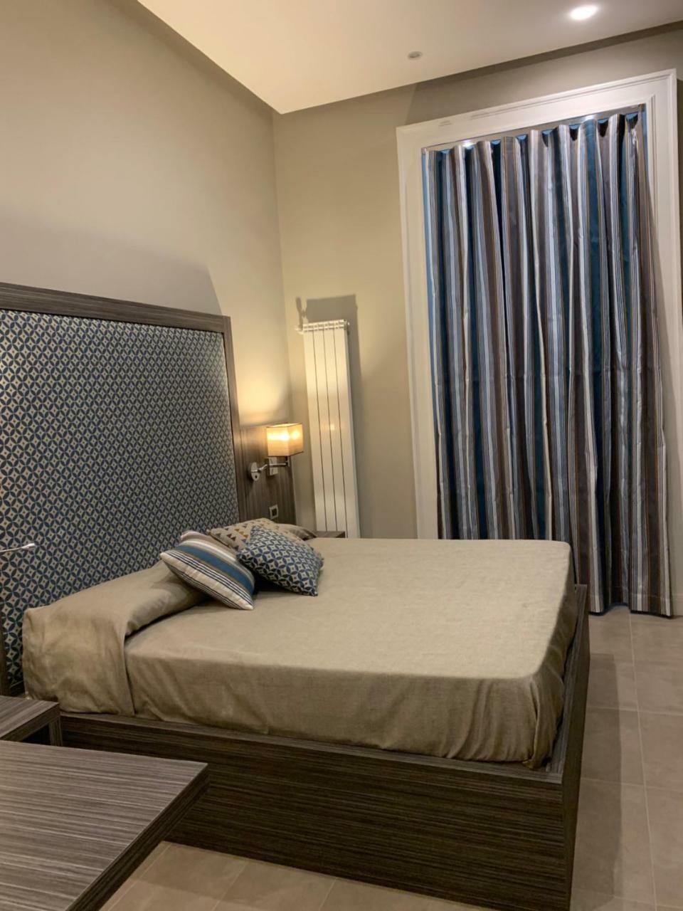 Hotel Ausonia نابولي المظهر الخارجي الصورة