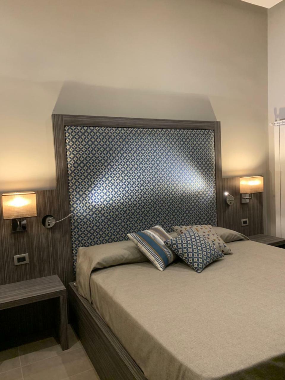 Hotel Ausonia نابولي المظهر الخارجي الصورة